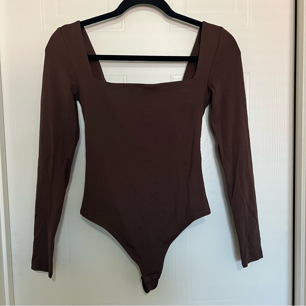 Babaton Contour Squareneck Long Sleeve Bodysuit- Coffee Bean